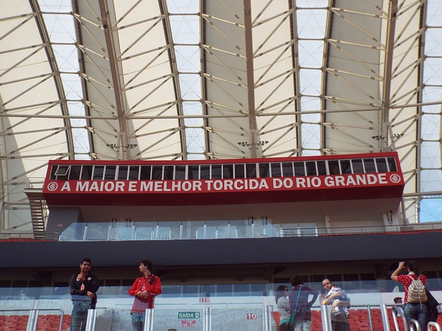 随着足球的 随着足球的